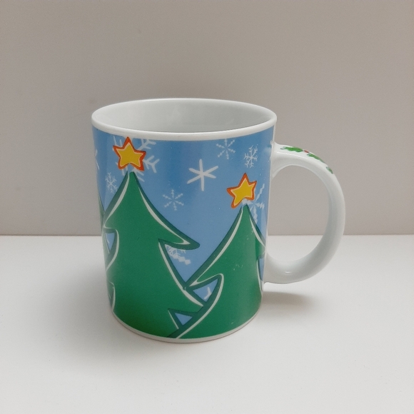 ๐ Disney Christmas Holiday Holly Wreath Mug w/ Mickey & Friends Coffee Tea Cup - Picture 5 of 10